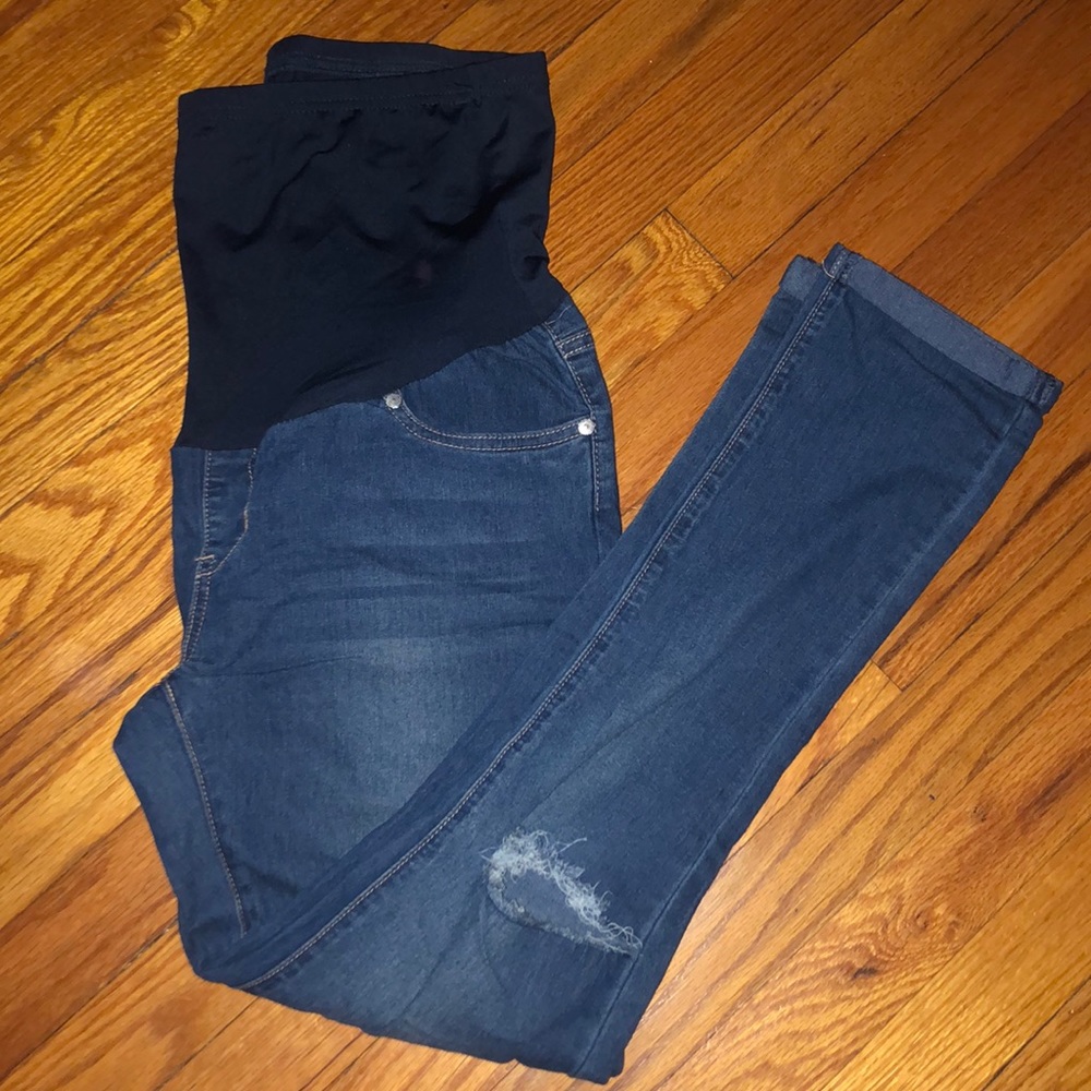Distressed maternity jeans